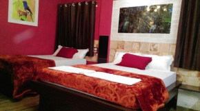 THELMA'S CROFT ground floor homestay with kitchenette WiFi homefood Netflix mountain view